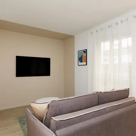 Cote Croisette Luxe - 2bdr 2 Bthr 2 Toilets -terrace, Ac, Parking & Lift Κάννες