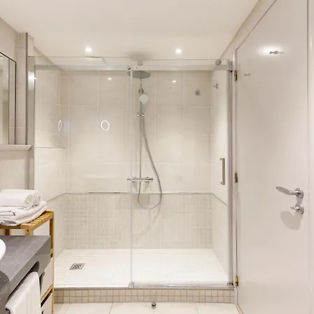Cote Croisette Luxe - 2bdr 2 Bthr 2 Toilets -terrace, Ac, Parking & Lift