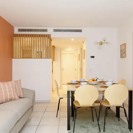 Cote Croisette Luxe - 2bdr 2 Bthr 2 Toilets -terrace, Ac, Parking & Lift Διαμέρισμα Κάννες