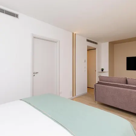 Cote Croisette Luxe - 2bdr 2 Bthr 2 Toilets -terrace, Ac, Parking & Lift *