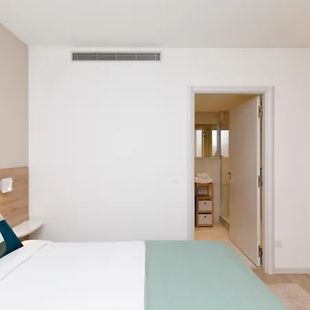 Cote Croisette Luxe - 2bdr 2 Bthr 2 Toilets -terrace, Ac, Parking & Lift *