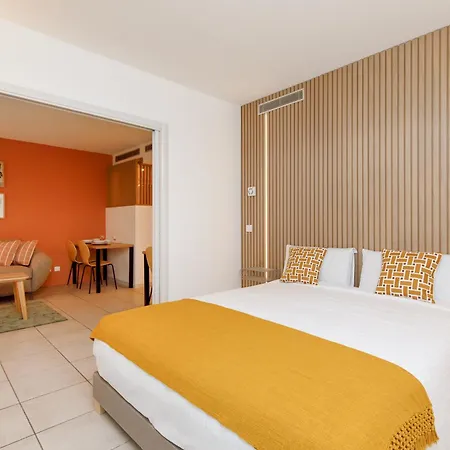 Cote Croisette Luxe - 2bdr 2 Bthr 2 Toilets -terrace, Ac, Parking & Lift 아파트 칸느