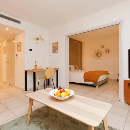 Cote Croisette Luxe - 2bdr 2 Bthr 2 Toilets -terrace, Ac, Parking & Lift Διαμέρισμα